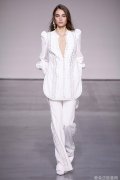 如何帮助我们建立自信和克服恐惧