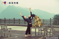 《黑道女王的甜蜜婚姻：爱与权的交织》