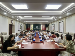 《黑道爹地的千金复仇记：踹了黑道爹地》